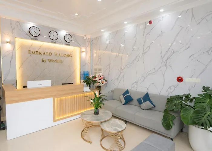 Khách sạn Emerald Hạ Long