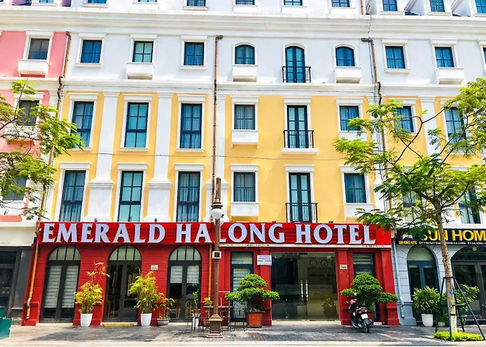 Emerald Khách sạn *
